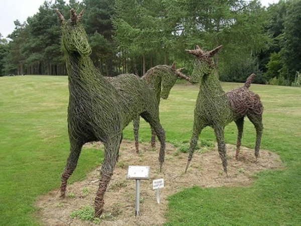 Most Amazing Grass Sculptures (1)