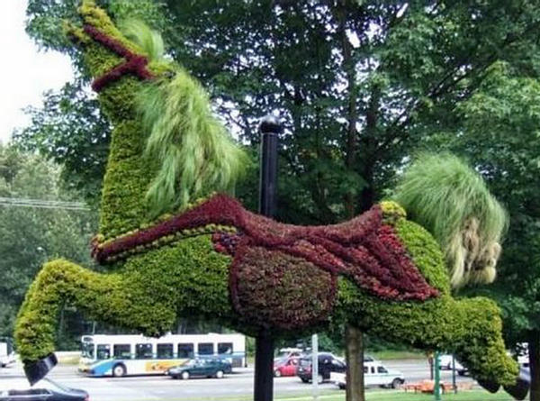 Most Amazing Grass Sculptures (19)