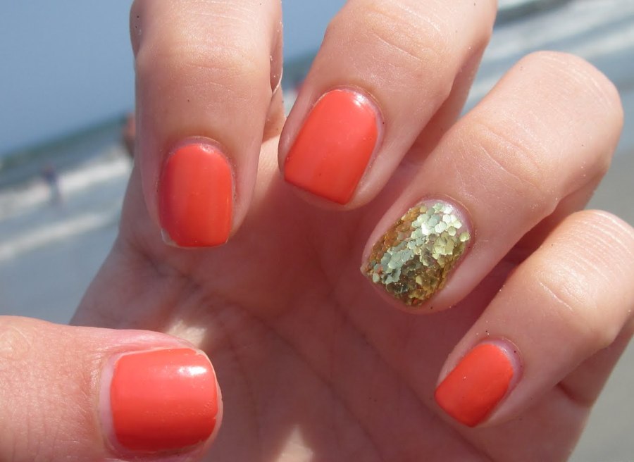 Ногти коралловые с золотом дизайн фото