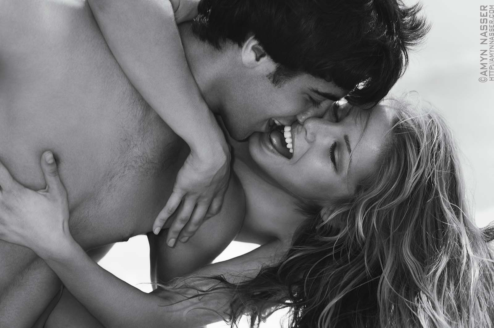 женщина и мужчина целуются голыми фото 117