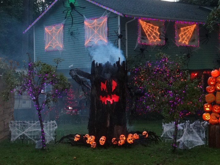 Creepy and Scary House Decorations For Halloween