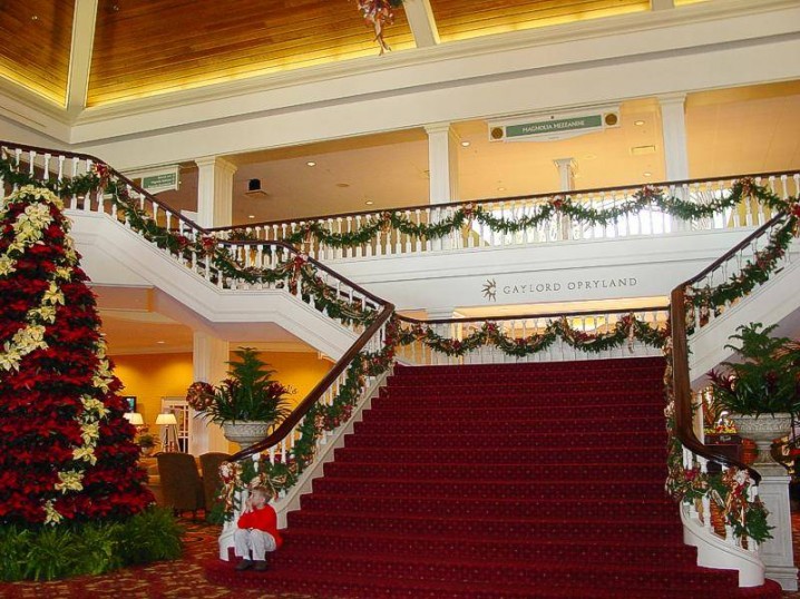 christmas staircase decorations