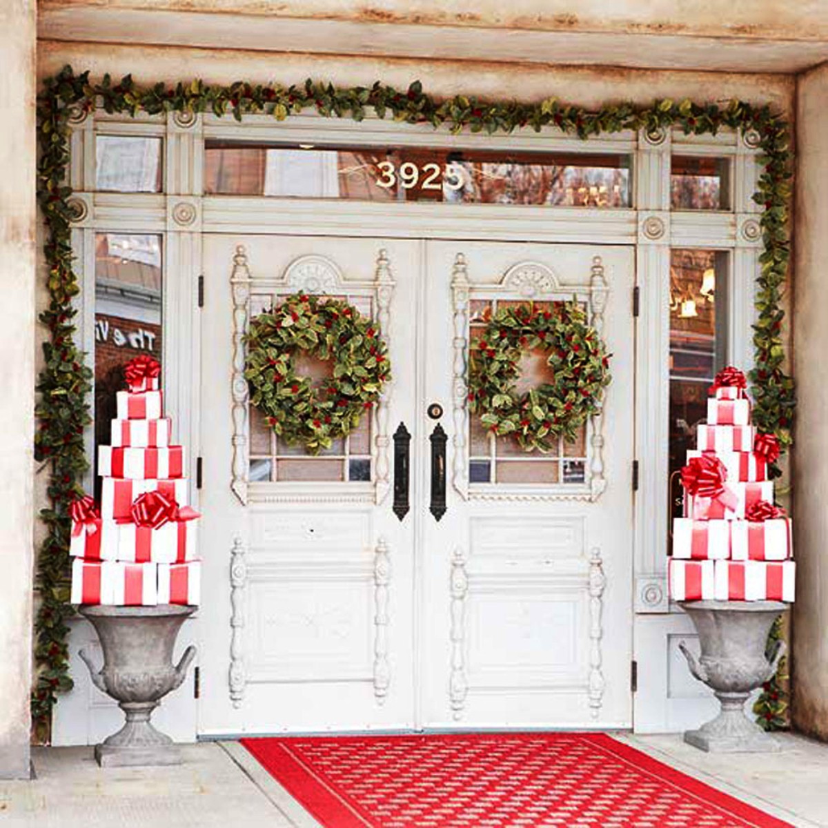 18 Wonderful Christmas Front Porch Decorations.