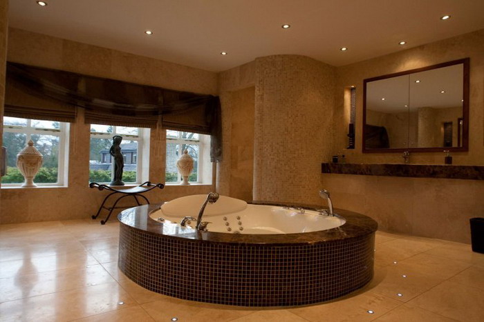 Dark-Ceramic-Bathtub-Styles-in-Modern-Bathroom-Design