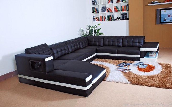 Luxury-and-Contemporary-Black-Leather-Sofa-With-Sleeper