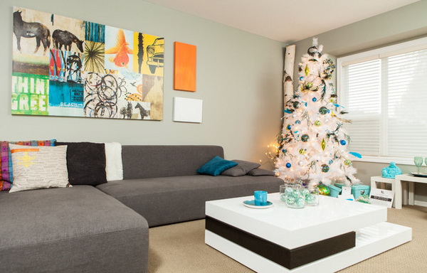 Modern-Living-Room-Ideas-with-White-Christmas-Tree