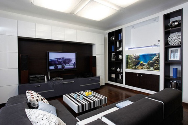 Modern-Small-Living-Room-Decor-with-L-Shaped-Sofa-and-Wall-Aquarium