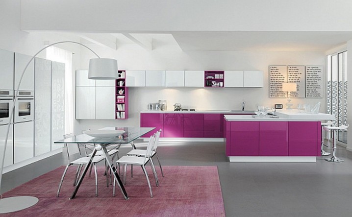 violet-rug-glass-dining-table-in-purple-open-kitchen-design-915x565