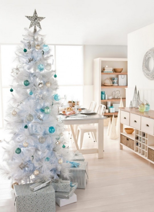 white-Christmas-tree-decoration-12
