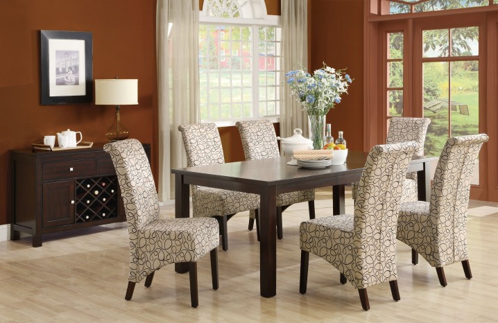 Dining-Room-Upholstered-Parson-Chairs-Design