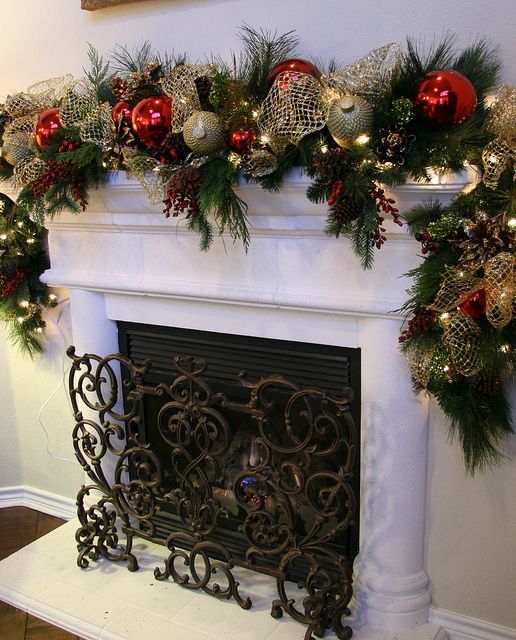 Fireplace-Christmas-garland-5-with-red-and-silver-balls
