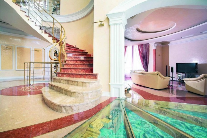 16 Outstanding Mansion Staircase Designs - Top Dreamer