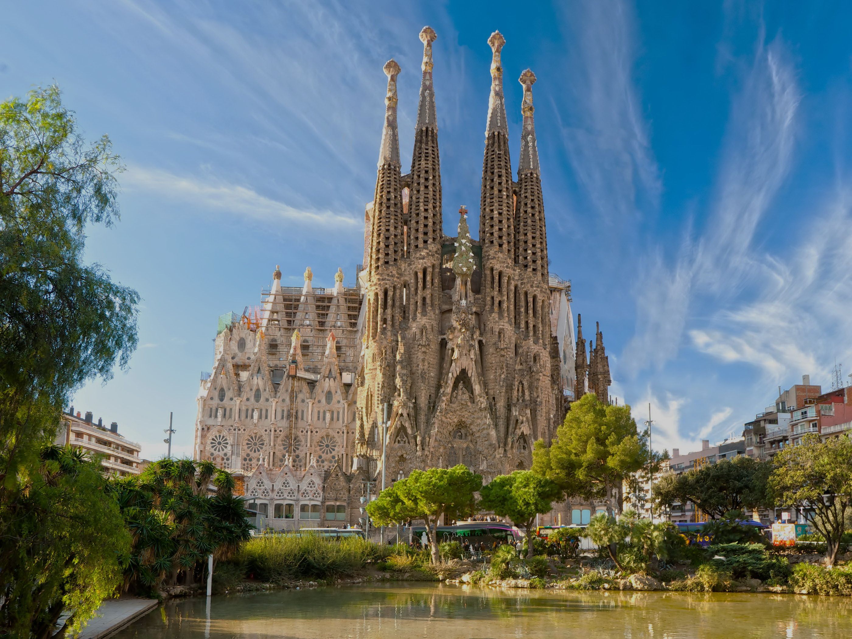 tourist spots in barcelona spain