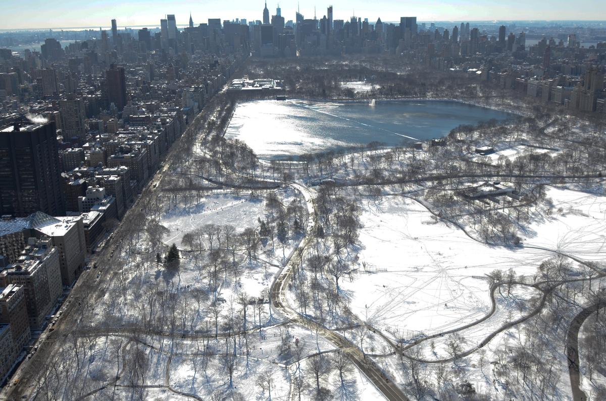 Централ парк и Манхеттен зима вид сверху