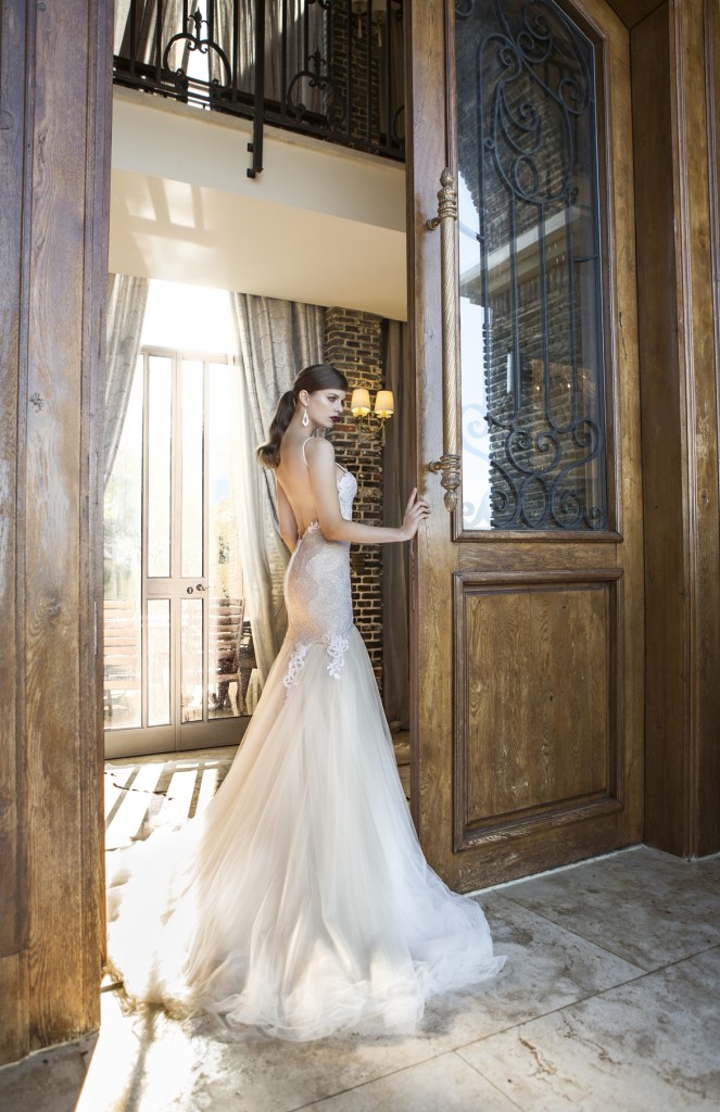 1Jaw-Dropping Wedding Gown