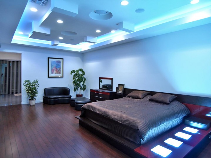 elegant-modern-bedroom-decor-futuristic-smart-light-blue-ceiling-