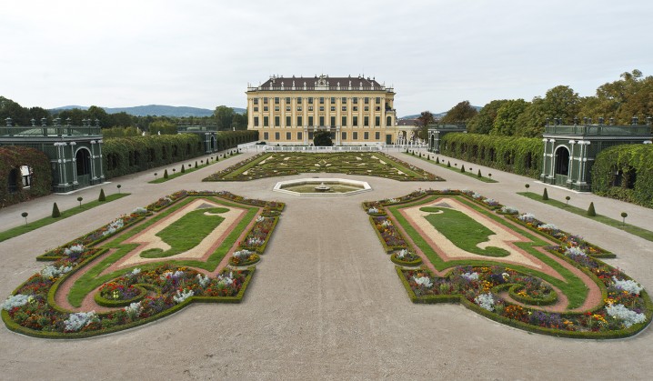 Schönbrunn_Palace_(8371661117)