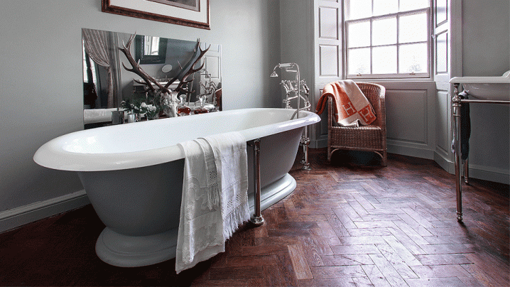 irresistible-bathroom-idea-with-freestanding-bathtub_