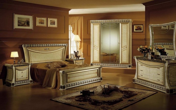 livingroom-luxury-bedroom-decoration-design-beige-wall-beige-tile-floor-fitted-glass-cabinet-vanity-cabinets-and-light-beige-carpet-motifs-sit-and-two-bed-beige-picture-modern-living-room-interior-des-930x581