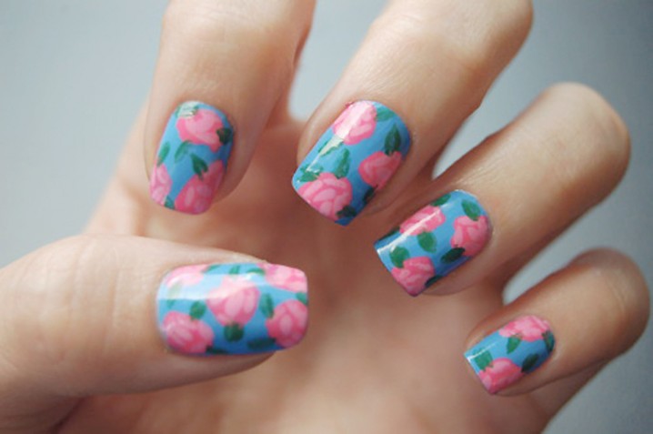 blue-pink-floral-nail-art