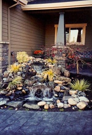 15 Fantastic Backyard Water Features