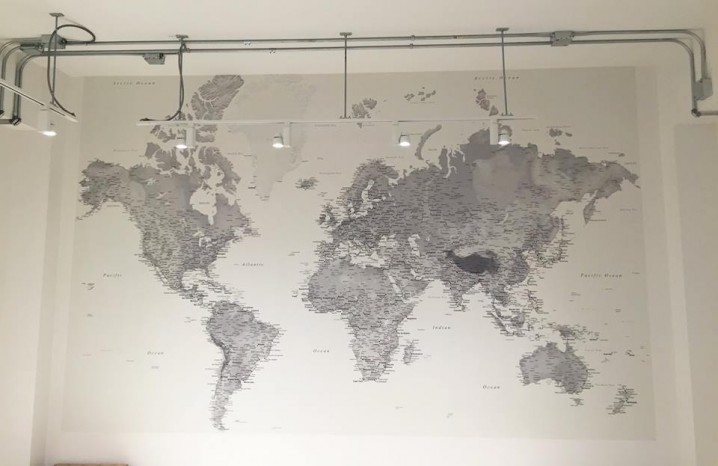 B_W World map