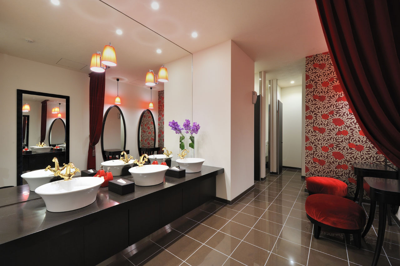 черно красная ванная комната дизайн фото