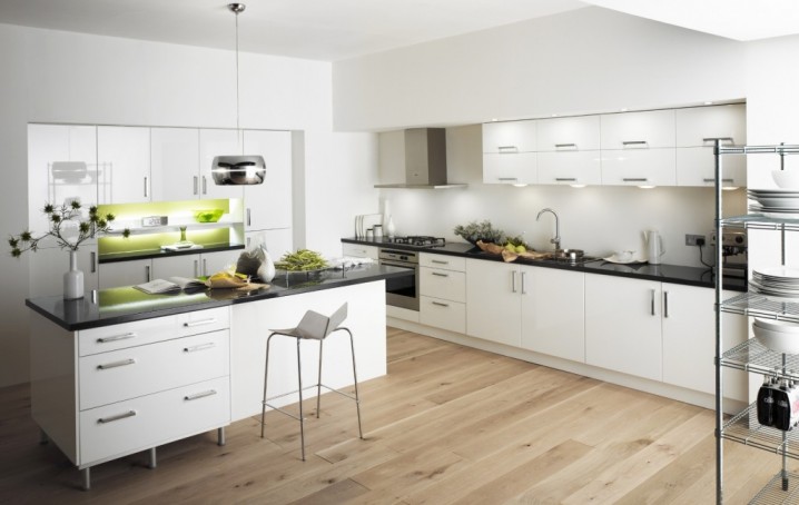 kitchen-modern-white-kitchen-designs-with-sleek-kitchen-cabinet-black-granite-countertop-under-cabinet-lighting-free-standing-kitchen-island-wooden-floor-cool-pendant-lamp-simple-1024x647