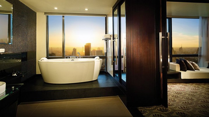 bathroom-with-city-view