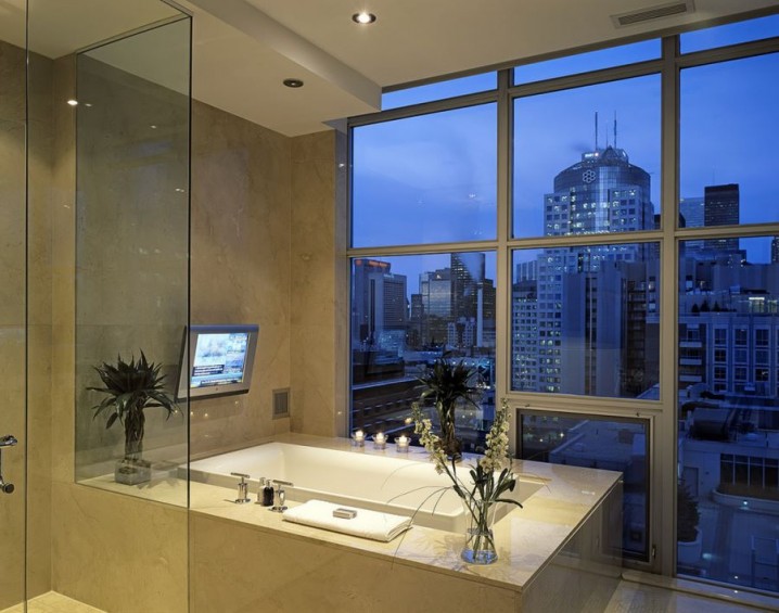 Elegant-bathroom-with-a-city-view
