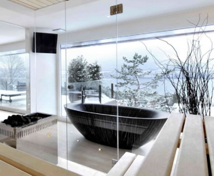 Black-Wooden-Bathtub