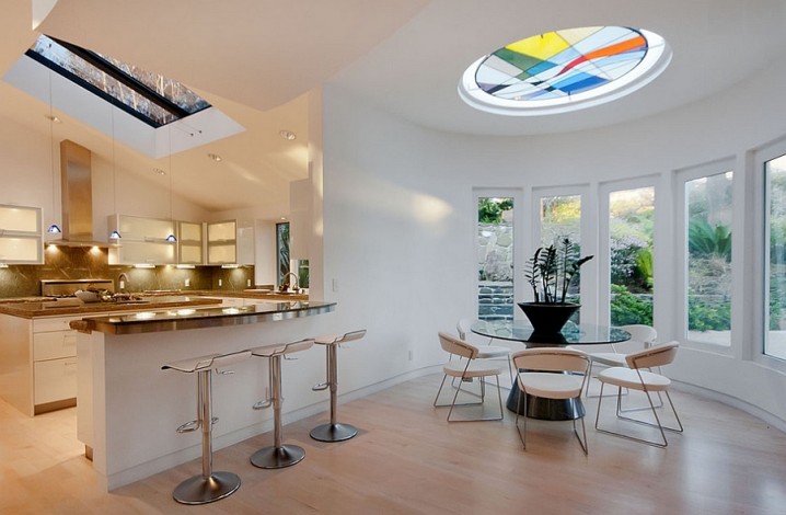 Colorful-circular-skylight-for-the-creative-contemporary-dining-room