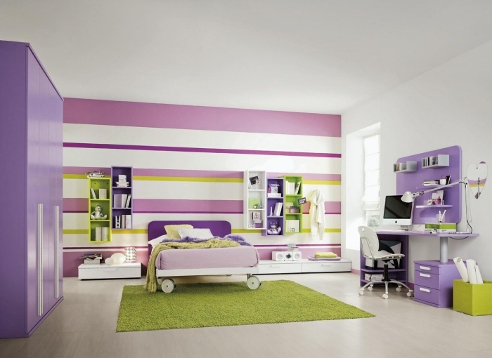 Farbgestaltung-Kinderzimmer-Purpur-Farbene-Streifen-unterschiedlich-dick