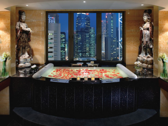 Mandarin-Oriental-Hotel-Hong-Kong1-696x522