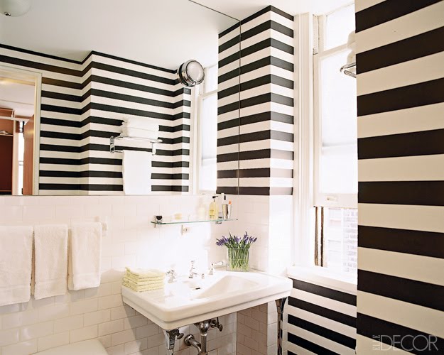 bathroom-black-and-white-striped-wall