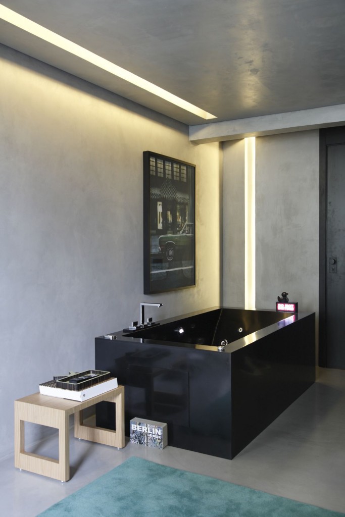 bathroom-of-Modern-Apartment-with-Three-Dimensional-Effect-of-Night-Club