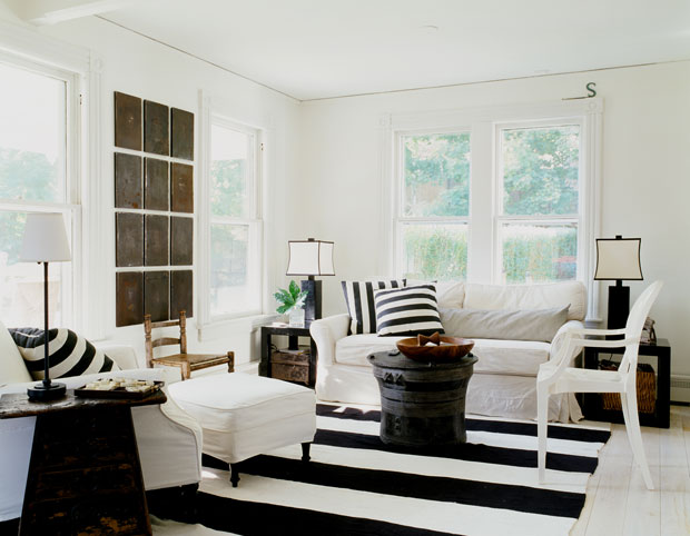 black-and-white-striped-decor-living-room