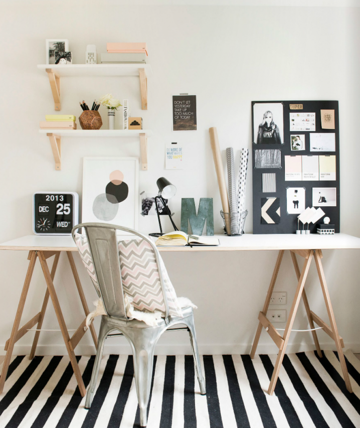 black-white-stripe-home-office-decor-idea