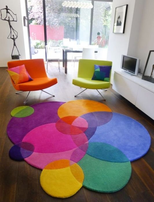 circled-colorful-living-room-carpet