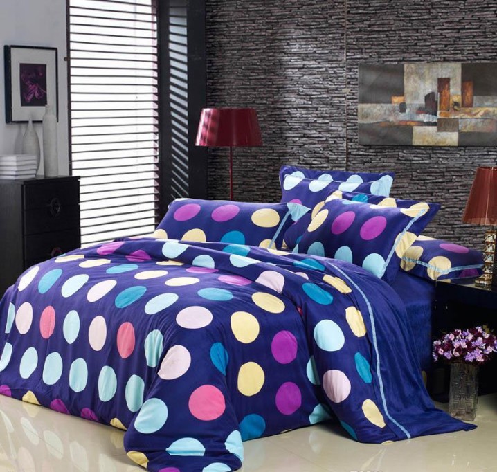 colorful-polka-dot-blue-bedding-set