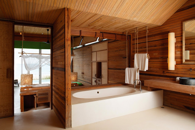 cool-wooden-bathroom