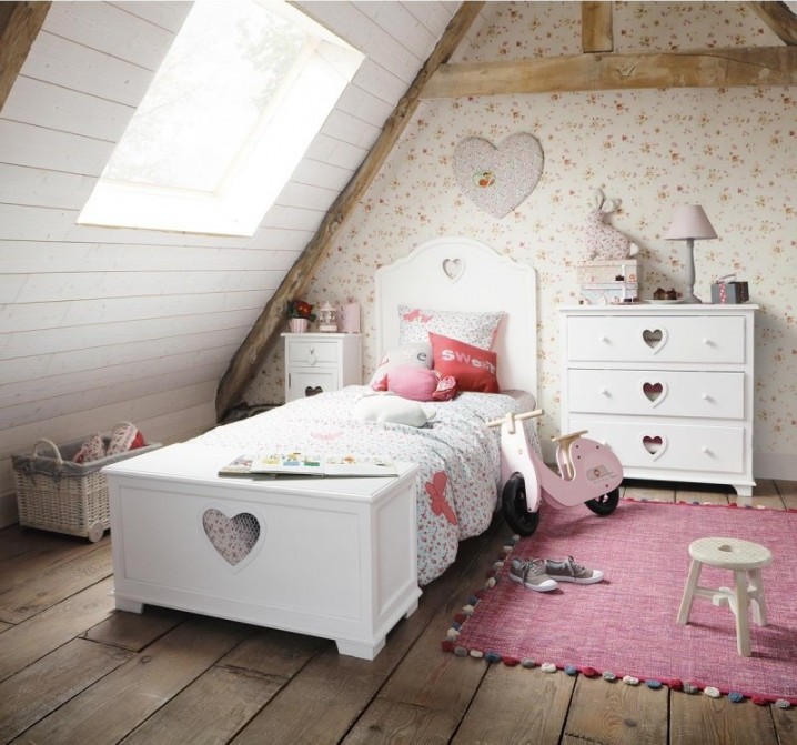 heart-shaped-furniture-junior-bedroom