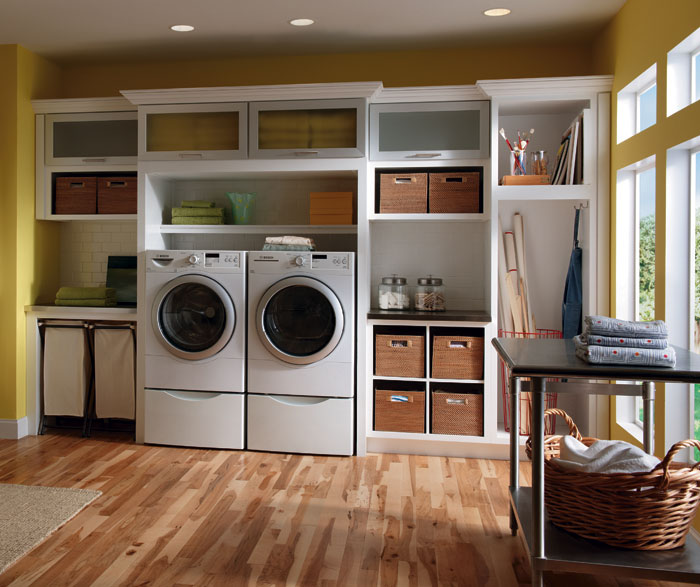 laundrey_room_cabinets_in_painted_white_maple