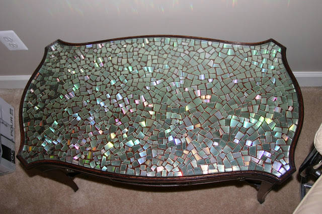 mosaic-table-decor-using-old-cds