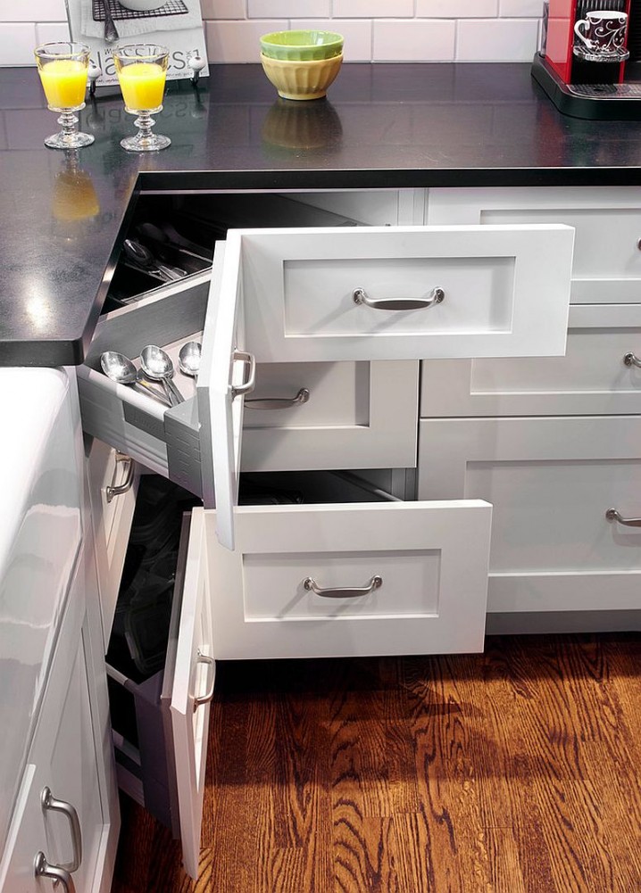 shaker-style-kitchen-with-an-l-shaped-layout-maximizes-storage-space-with-corner-pullout-drawers