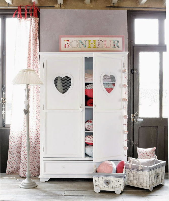 sweet-heart-shaped-white-closet