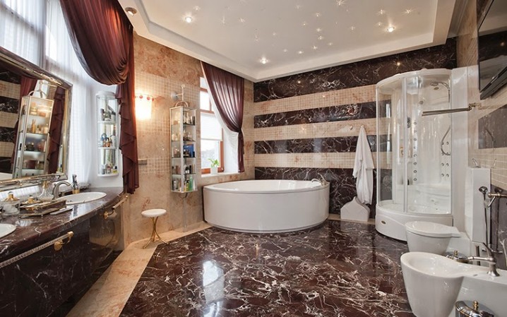 white-corner-bath-of-classic-bathroom