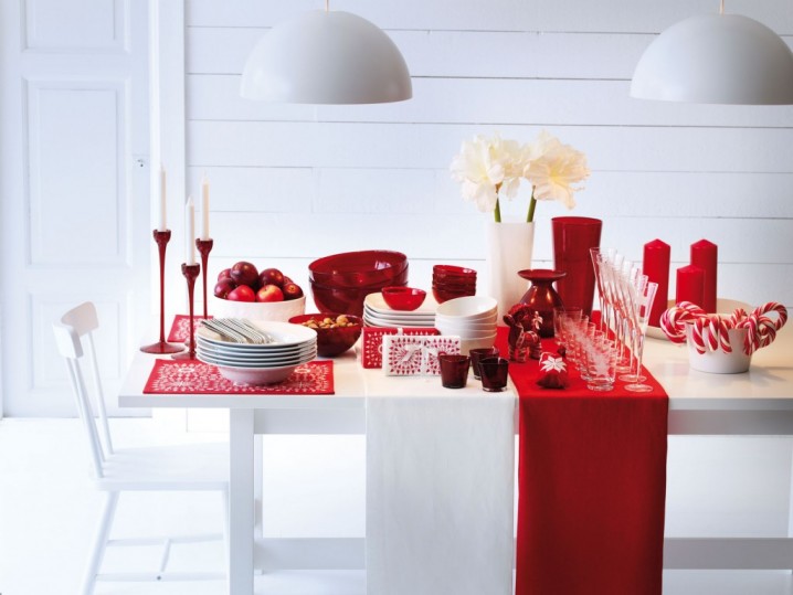 Candy-cane-red-white-Christmas-table
