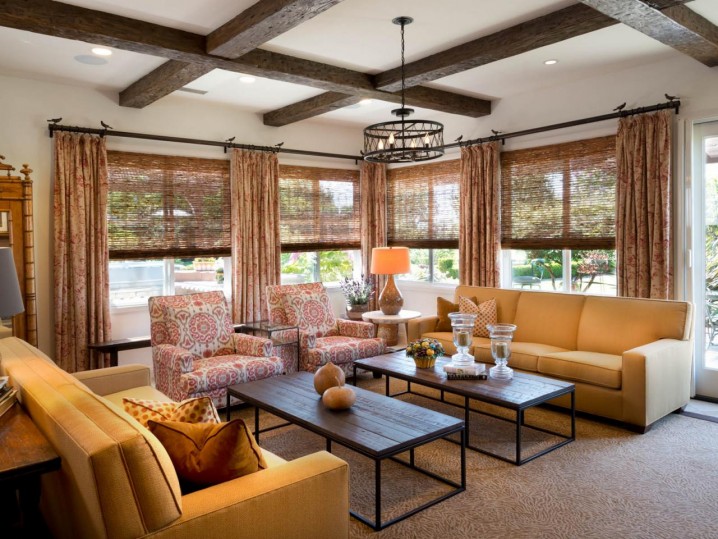 DP_Rebecca-Johnston-beige-traditional-living-room-wood-beams_h.jpg.rend.hgtvcom.1280.960
