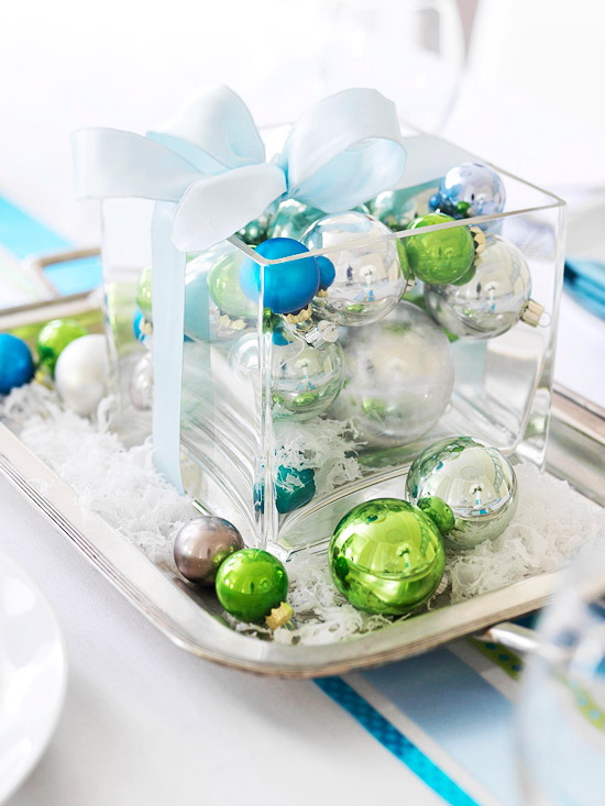 Easy-christmas-decorating-ideas-dining-table-centerpiece-ornament-filled-vase